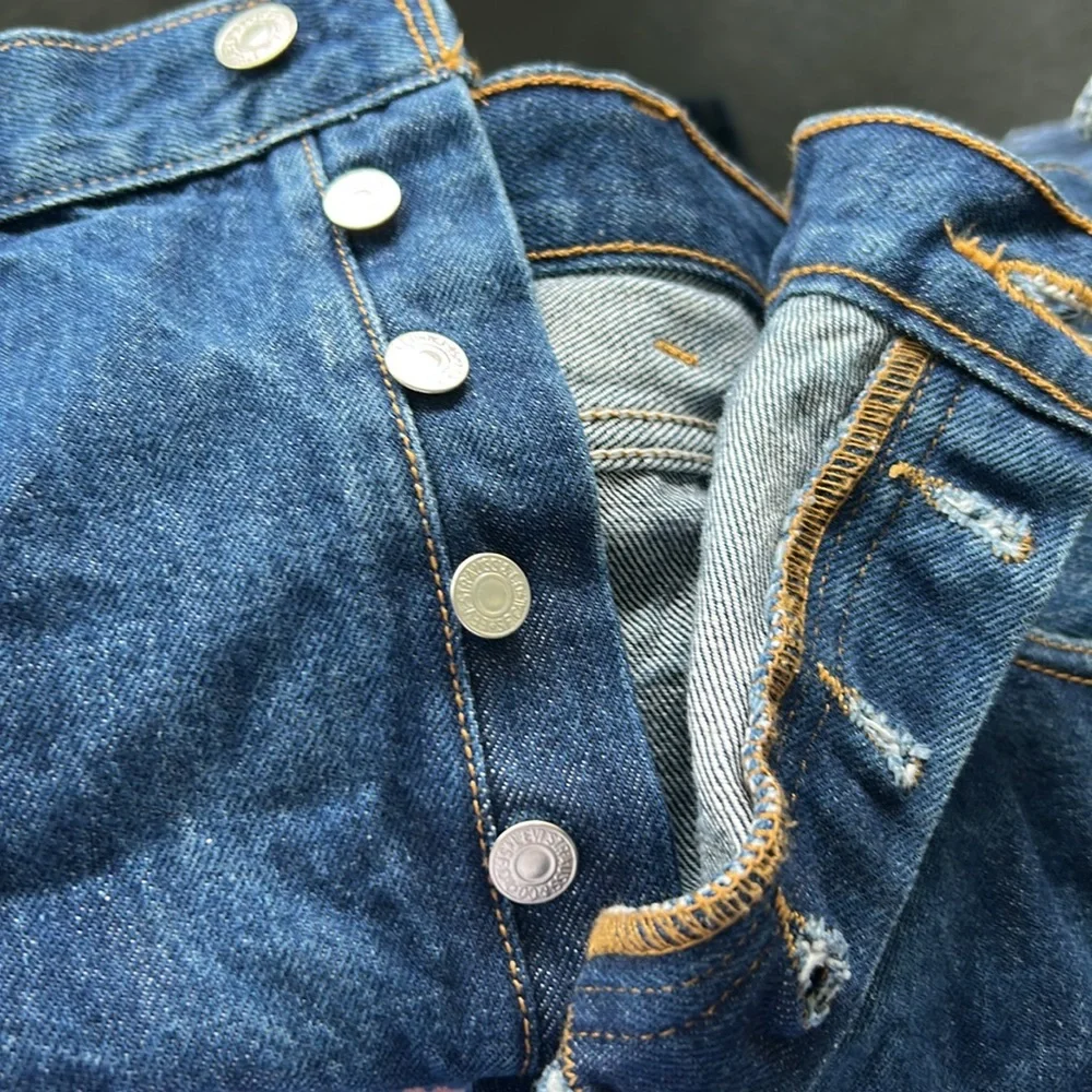 Levi's 501 Straight leg Button Fly Jeans Size 40 / 32